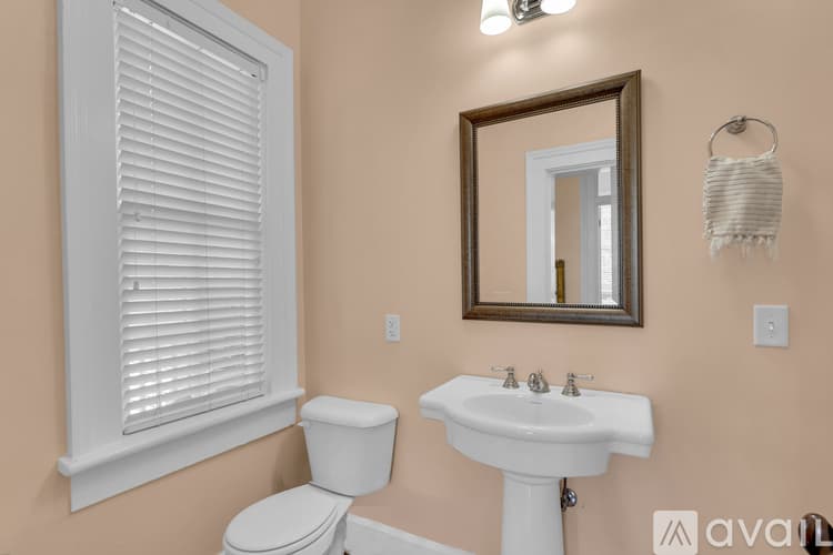 Savannah Apartment: 216 W Park Ave