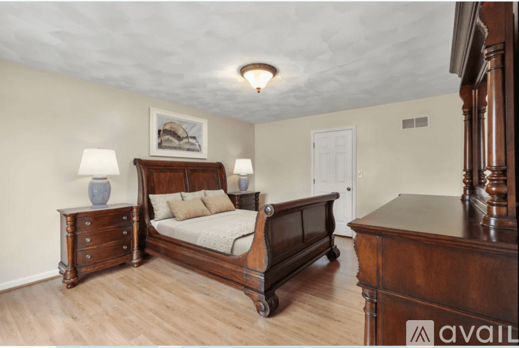 Pelham House: 209 Garland Drive