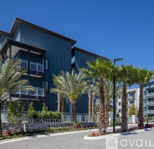Tampa Townhome: 5125 West Tyson Ave
