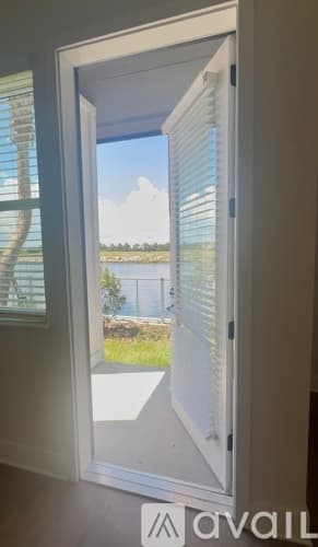 Tampa Townhome: 5125 West Tyson Ave