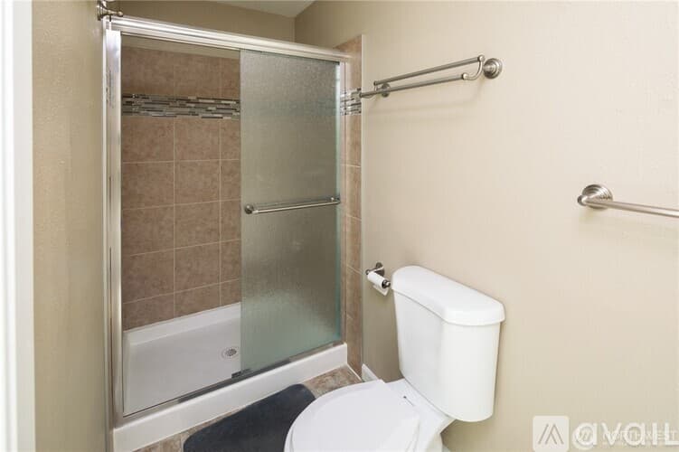 Lake Tapps House: 19105 60th Street East