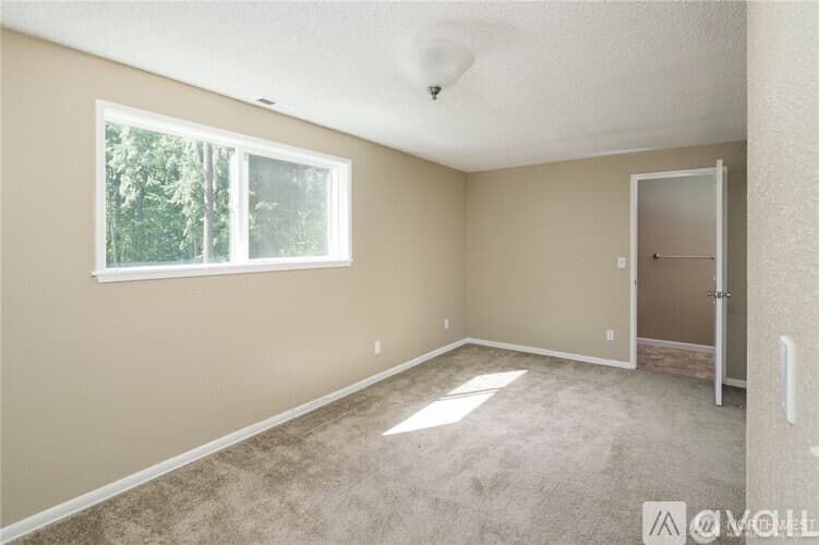 Lake Tapps House: 19105 60th Street East