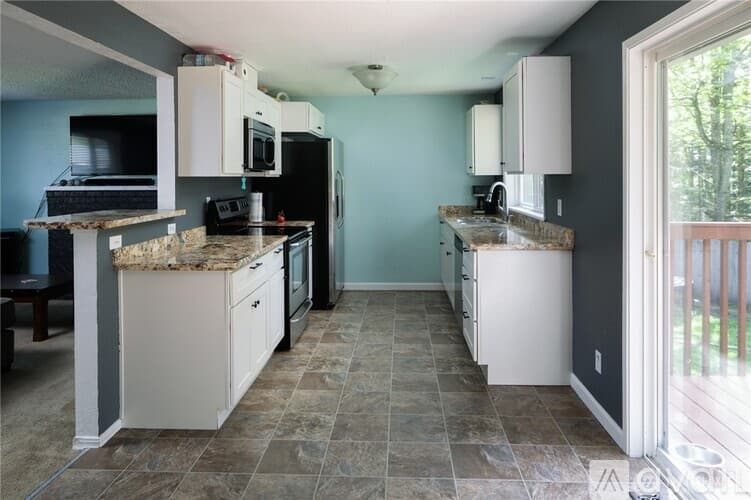 Lake Tapps House: 19105 60th Street East