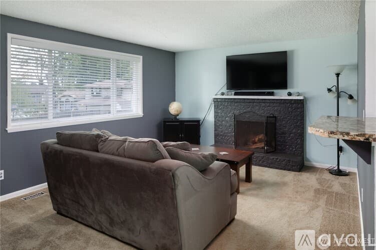Lake Tapps House: 19105 60th Street East