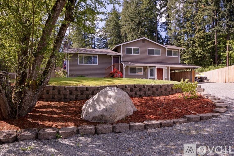 Lake Tapps House: 19105 60th Street East