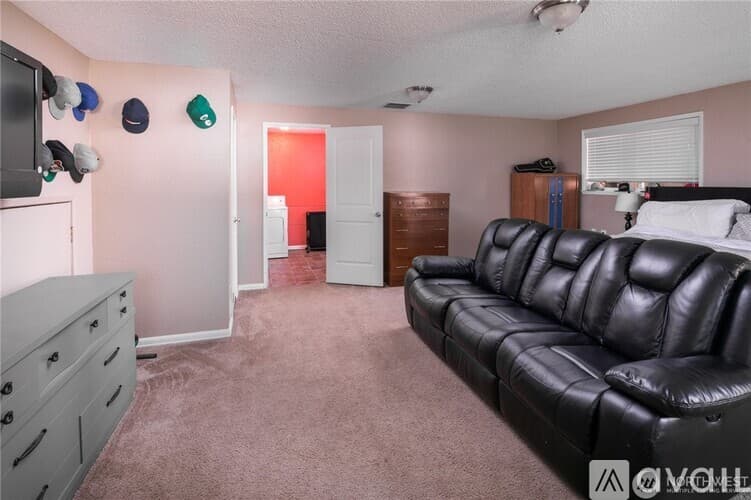 Lake Tapps House: 19105 60th Street East