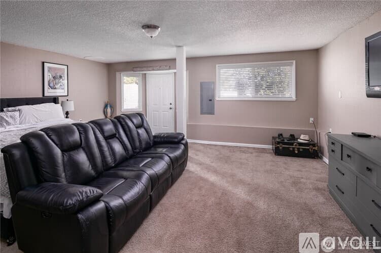 Lake Tapps House: 19105 60th Street East