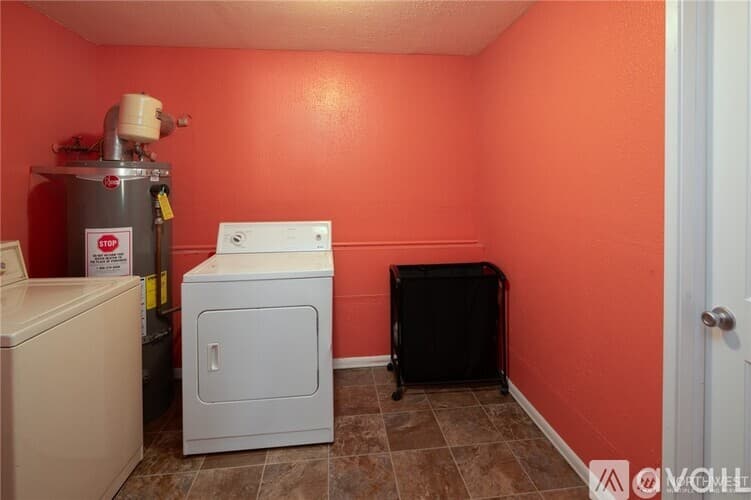 Lake Tapps House: 19105 60th Street East