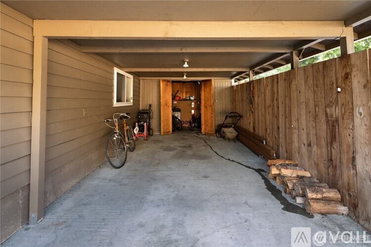 Lake Tapps House: 19105 60th Street East