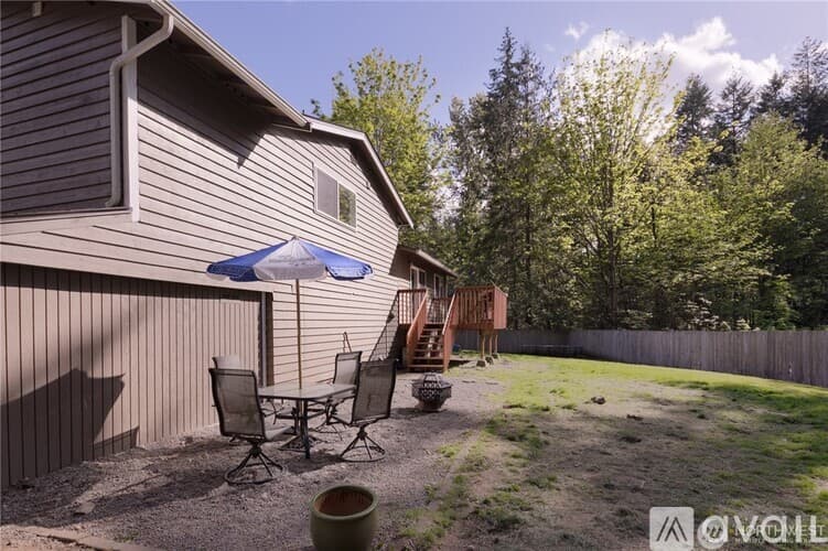 Lake Tapps House: 19105 60th Street East