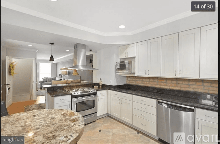 Frederick Townhome: 204 E 7th St