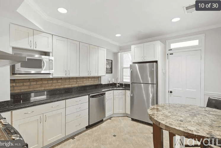 Frederick Townhome: 204 E 7th St