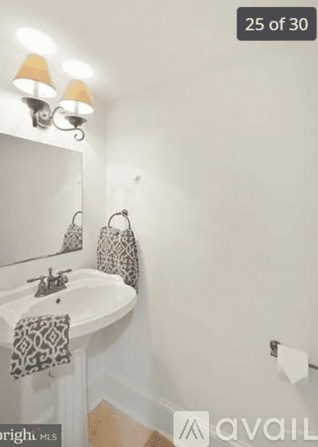 Frederick Townhome: 204 E 7th St