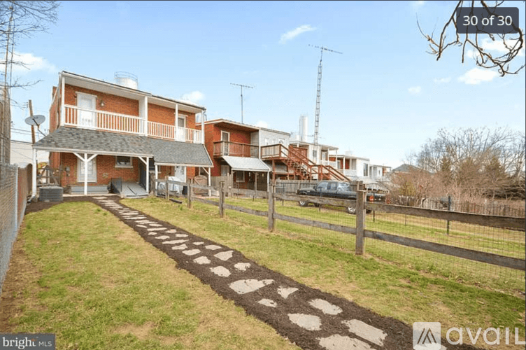 Frederick Townhome: 204 E 7th St