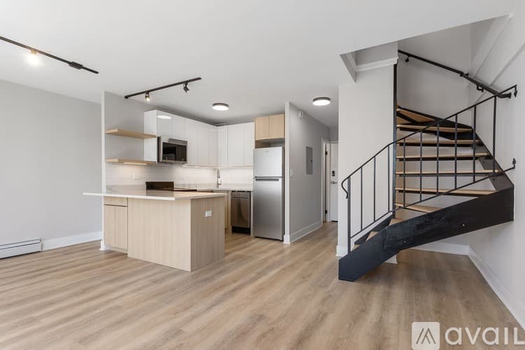 Chicago Apartment: 6166 N Sheridan Rd