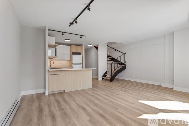 Chicago Apartment: 6166 N Sheridan Rd