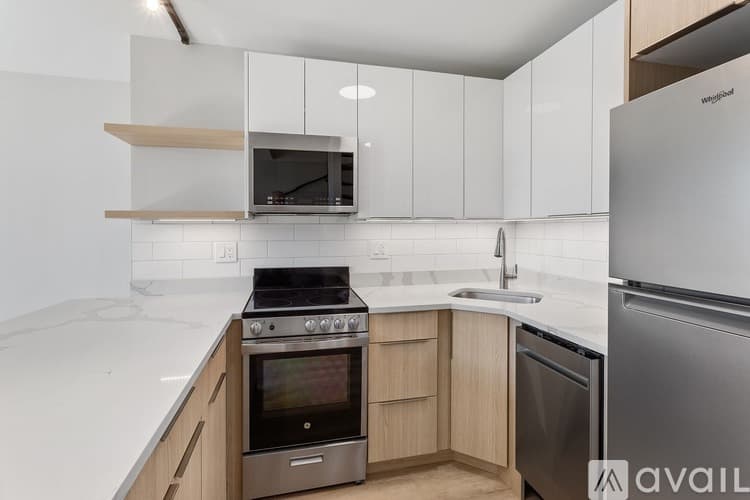 Chicago Apartment: 6166 N Sheridan Rd