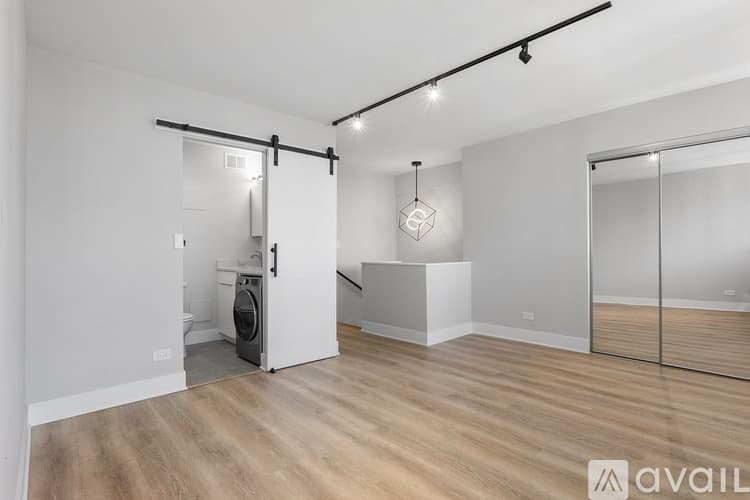 Chicago Apartment: 6166 N Sheridan Rd