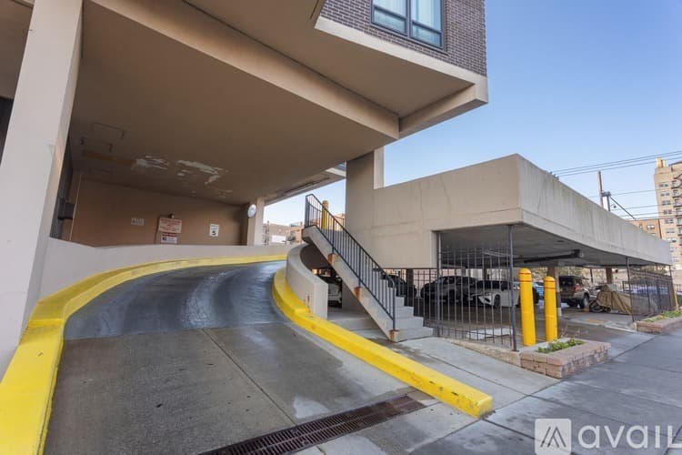 Chicago Apartment: 6166 N Sheridan Rd