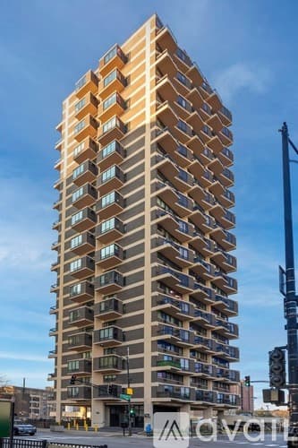 Chicago Apartment: 6166 N Sheridan Rd