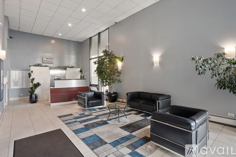 Chicago Apartment: 6166 N Sheridan Rd