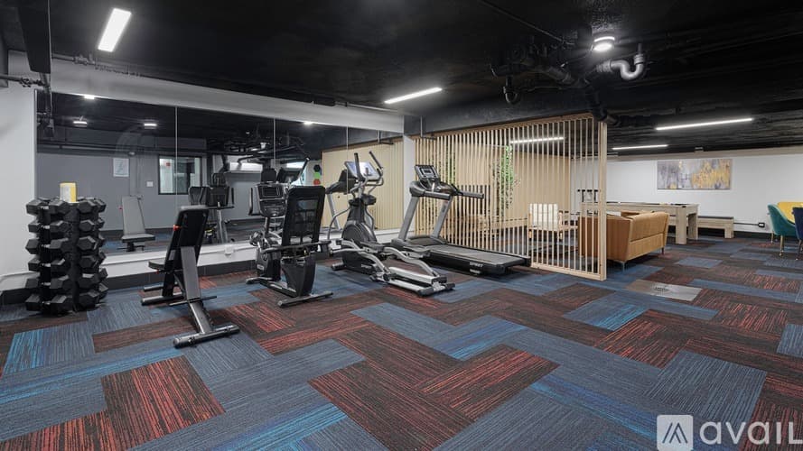 Chicago Apartment: 6166 N Sheridan Rd