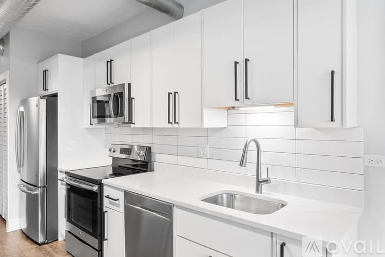 Chicago Apartment: 7645 N Sheridan Rd