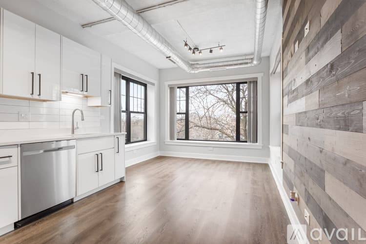 Chicago Apartment: 7645 N Sheridan Rd