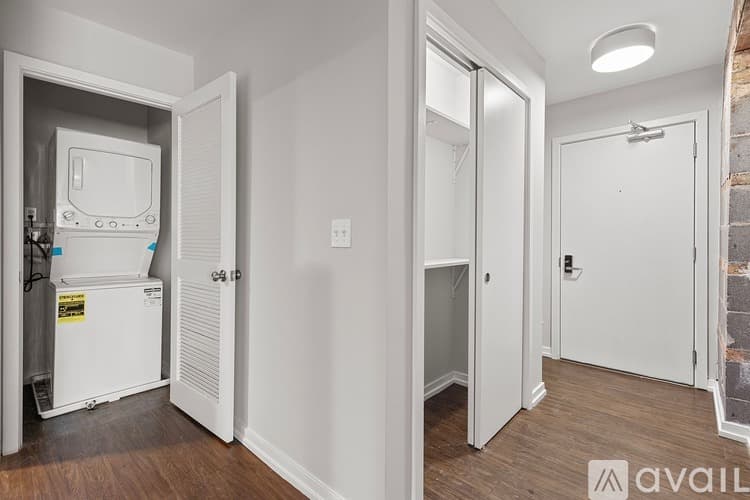 Chicago Apartment: 6134 N Kenmore Ave