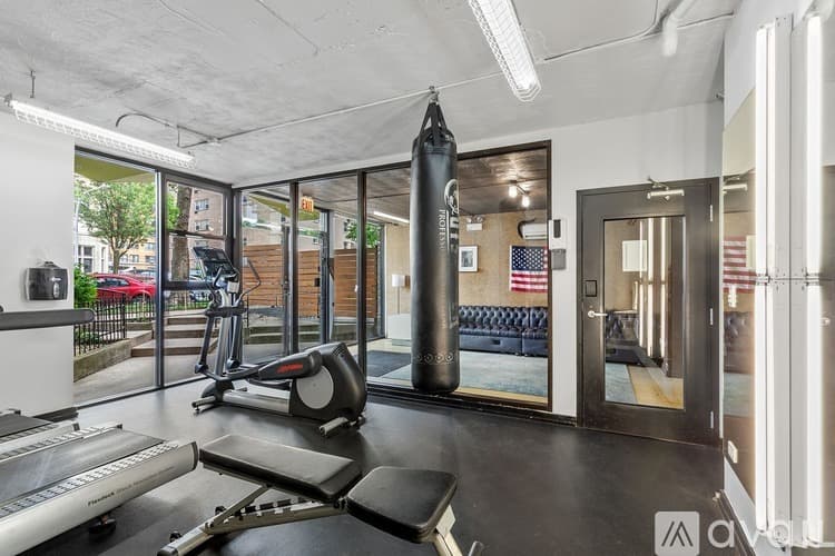 Chicago Apartment: 6134 N Kenmore Ave
