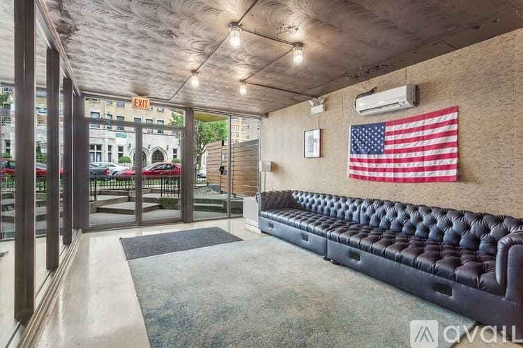Chicago Apartment: 6134 N Kenmore Ave