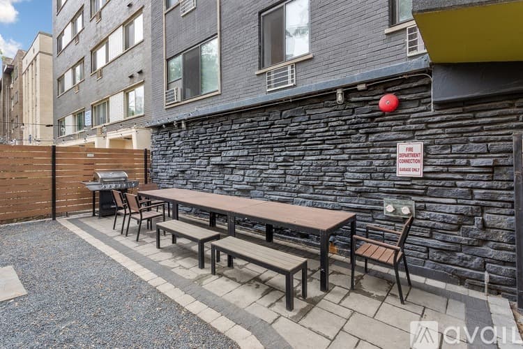 Chicago Apartment: 6134 N Kenmore Ave