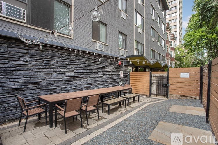 Chicago Apartment: 6134 N Kenmore Ave