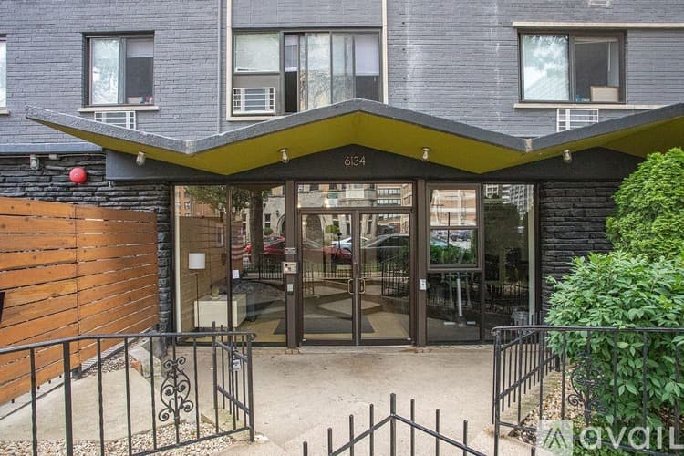 Chicago Apartment: 6134 N Kenmore Ave