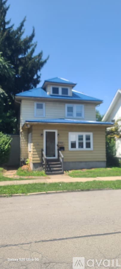 Sharon Apartment: 410 Cedar Ave