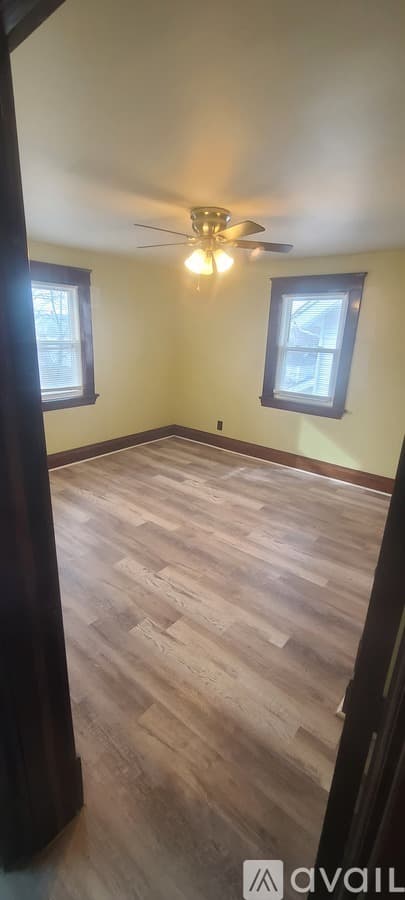 Sharon Apartment: 410 Cedar Ave