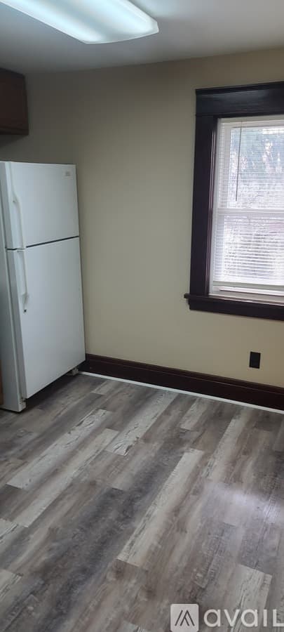 Sharon Apartment: 410 Cedar Ave