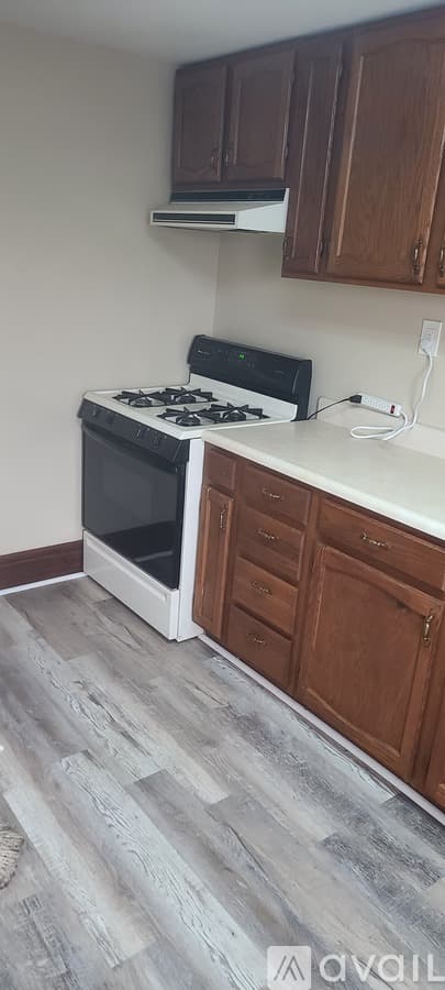 Sharon Apartment: 410 Cedar Ave
