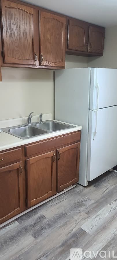 Sharon Apartment: 410 Cedar Ave