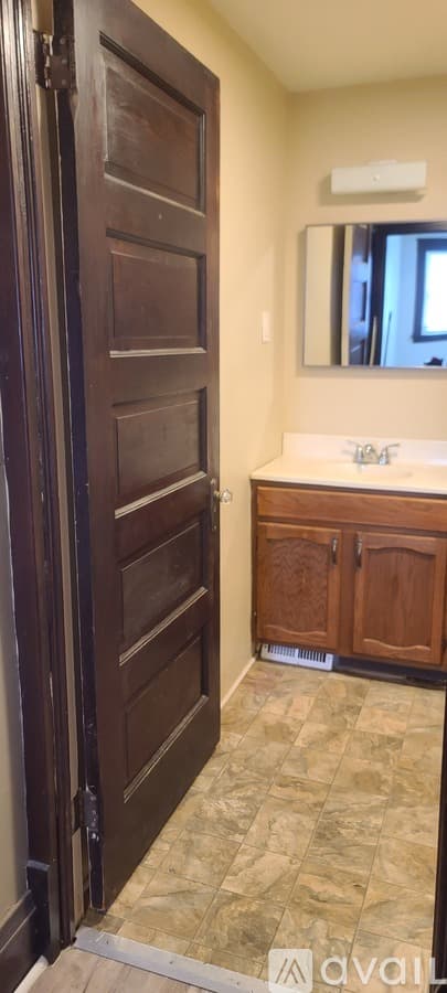 Sharon Apartment: 410 Cedar Ave