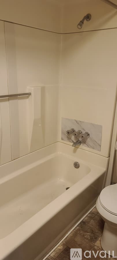 Sharon Apartment: 410 Cedar Ave