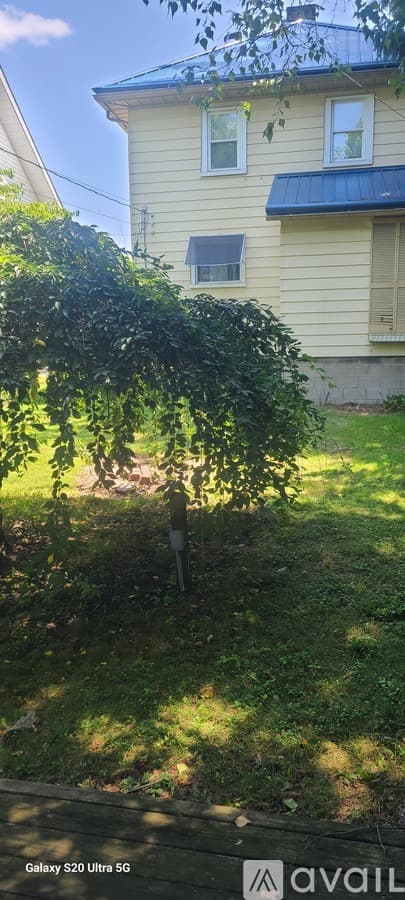 Sharon Apartment: 410 Cedar Ave