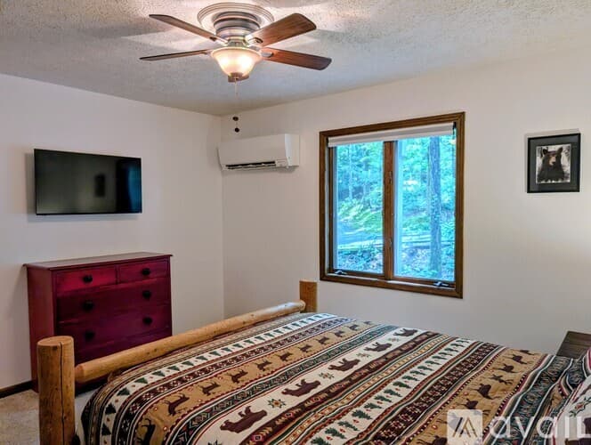Dillard House: 26 Buttermilk Cir