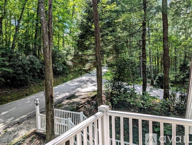 Dillard House: 26 Buttermilk Cir