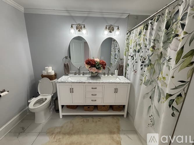 Frederick Townhome: 204 E 7th St