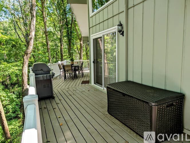 Dillard House: 26 Buttermilk Cir