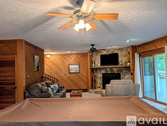 Dillard House: 26 Buttermilk Cir