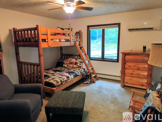 Dillard House: 26 Buttermilk Cir