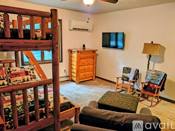 Dillard House: 26 Buttermilk Cir