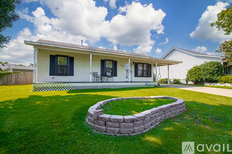 Sherwood House: 106 Willow Grove Ct